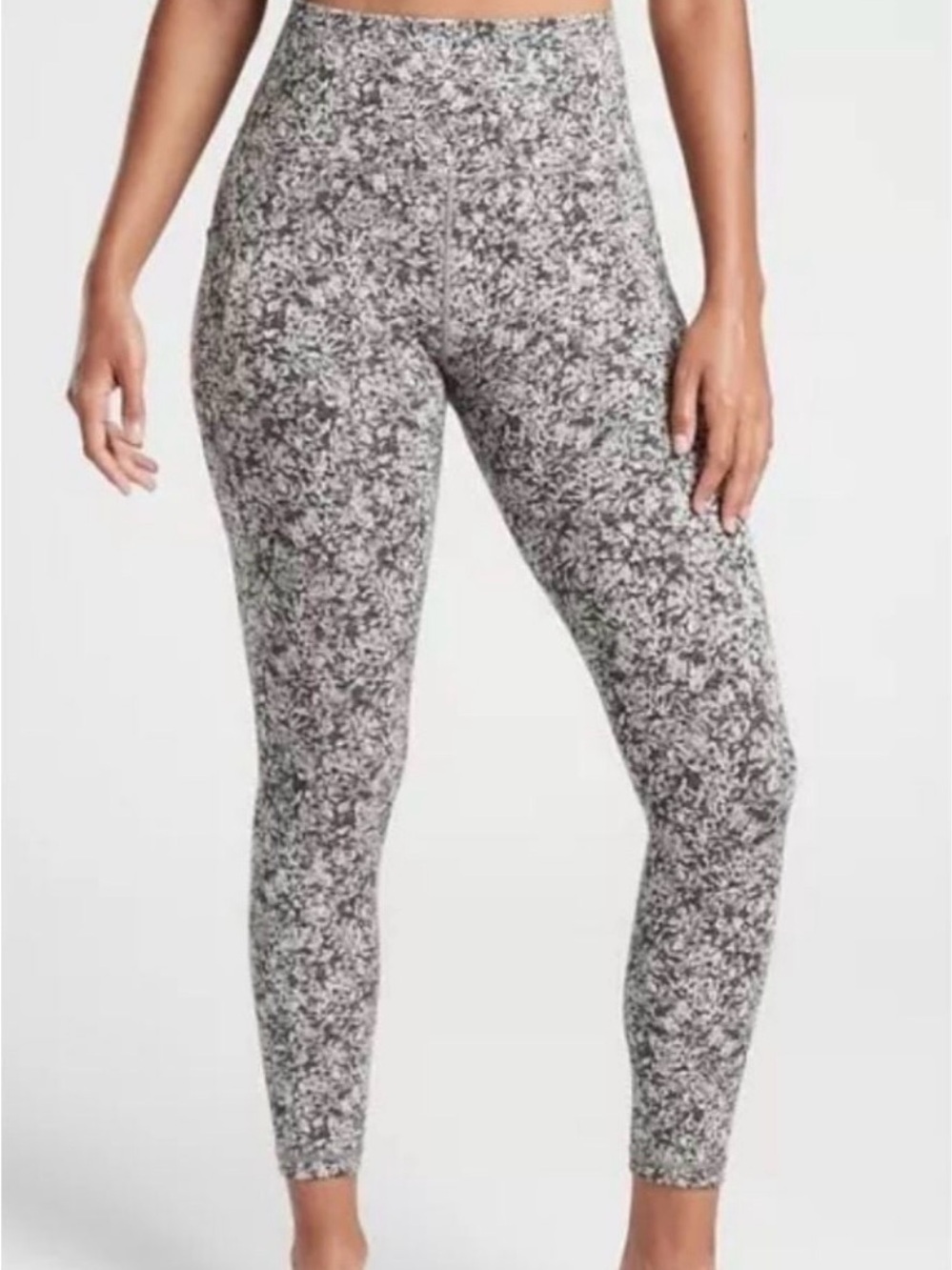 Athleta Salutation Stash Pocket 7/8 Leggings Moonflower Grey Black Print XS